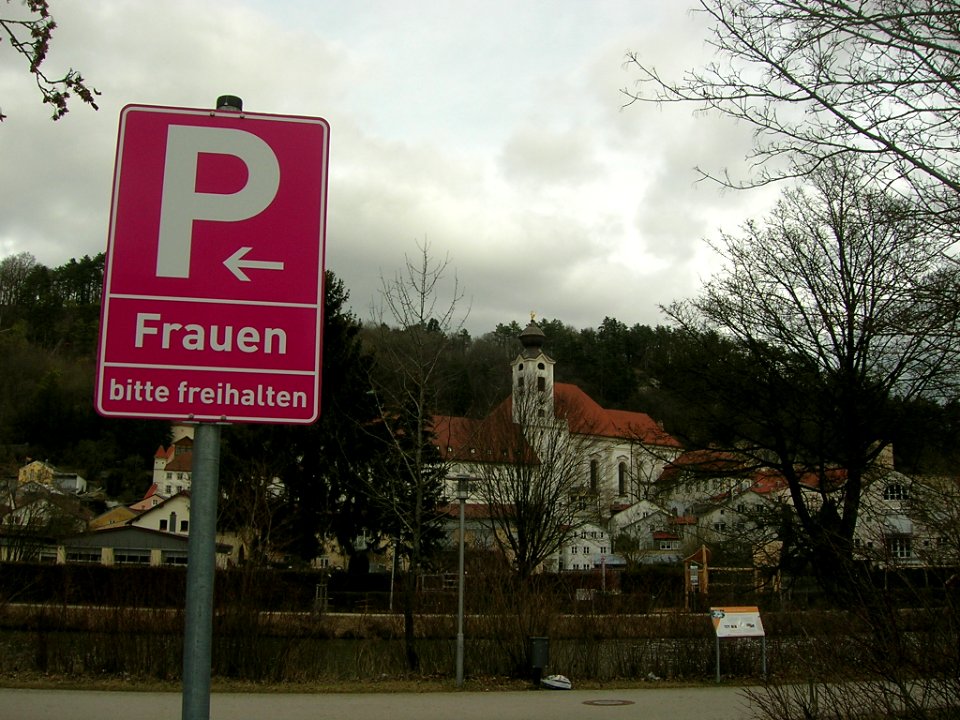 Freiwasserparkplatz Eichstätt -St Walburg -Frauen bitte freihalten (2019-03-03 3)