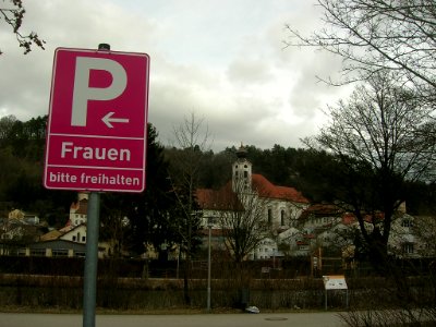 Freiwasserparkplatz Eichstätt -St Walburg -Frauen bitte freihalten (2019-03-03 3)