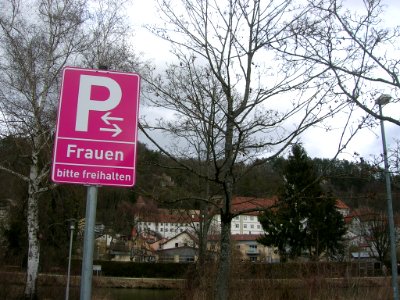 Freiwasserparkplatz Eichstätt -St Walburg -Frauen bitte freihalten (2019-03-03 2)