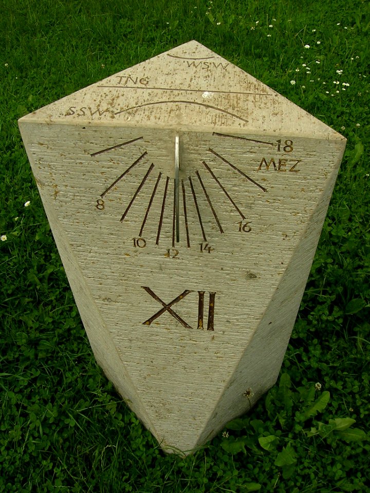 Freiwasser Eichstätt -Sonnenuhr 12-Uhr-Stein (4)