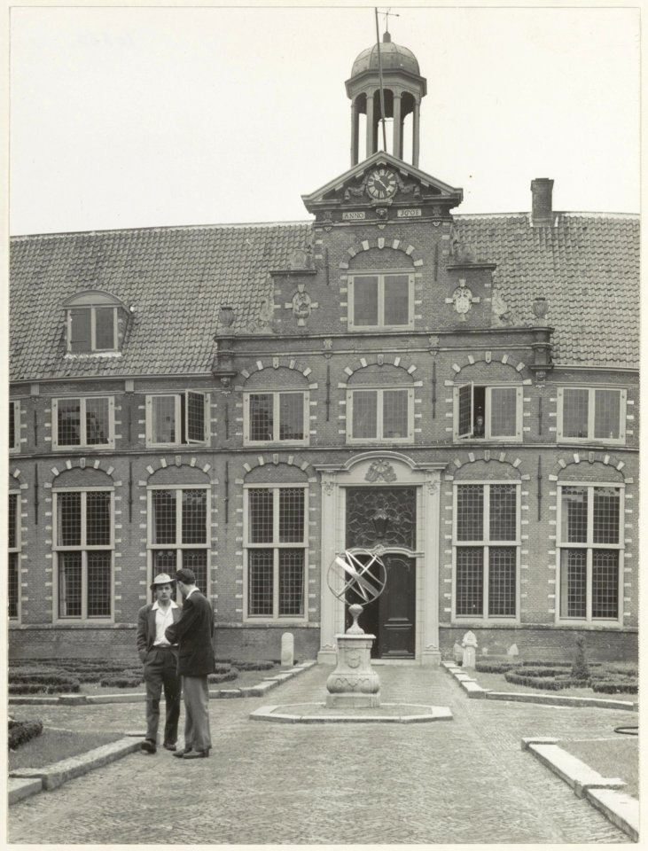 Frans Halsmuseum, binnenplaats, aan het Groot Heiligland. NL-HlmNHA 54010663
