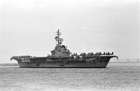 Frans smaldeel in Rotterdam, Vliegdekschip, Bestanddeelnr 913-9573