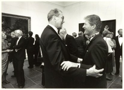 Frans Halstentoonstelling in het gelijknamige museum. Oud-premier Barend Biesheuvel begroet VS ambassadeur Wilkins. (rechts), NL-HlmNHA 54031438