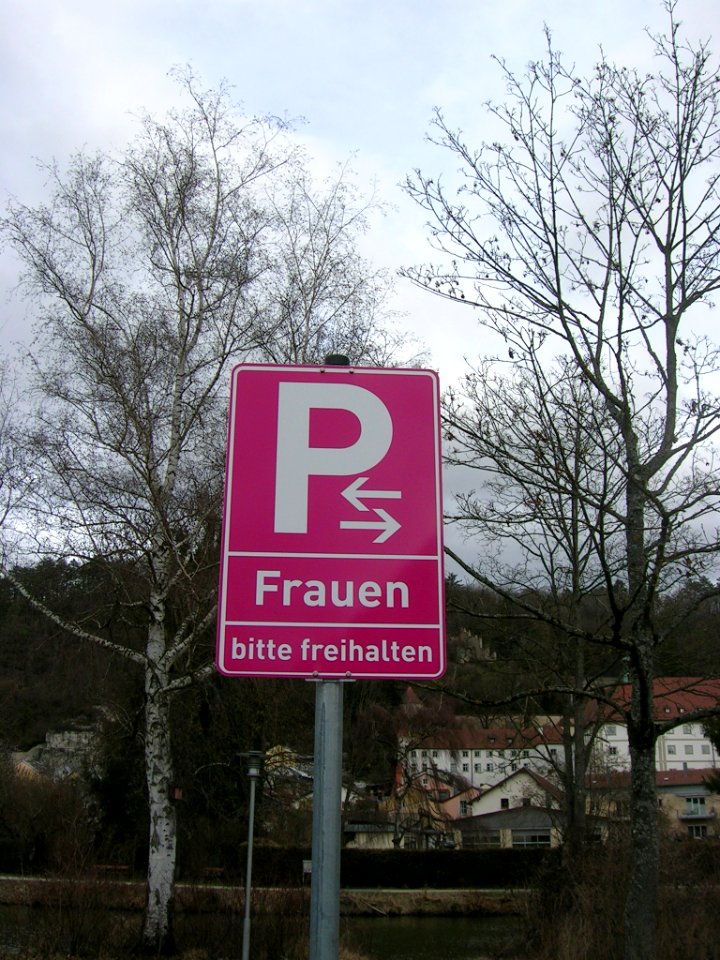 Freiwasserparkplatz Eichstätt -Frauen bitte freihalten (2019-03-03 3)