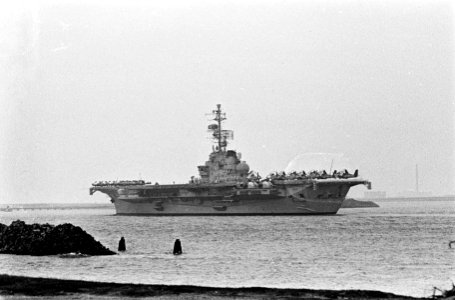 Frans smaldeel in Rotterdam, Vliegdekschip, Bestanddeelnr 913-9571