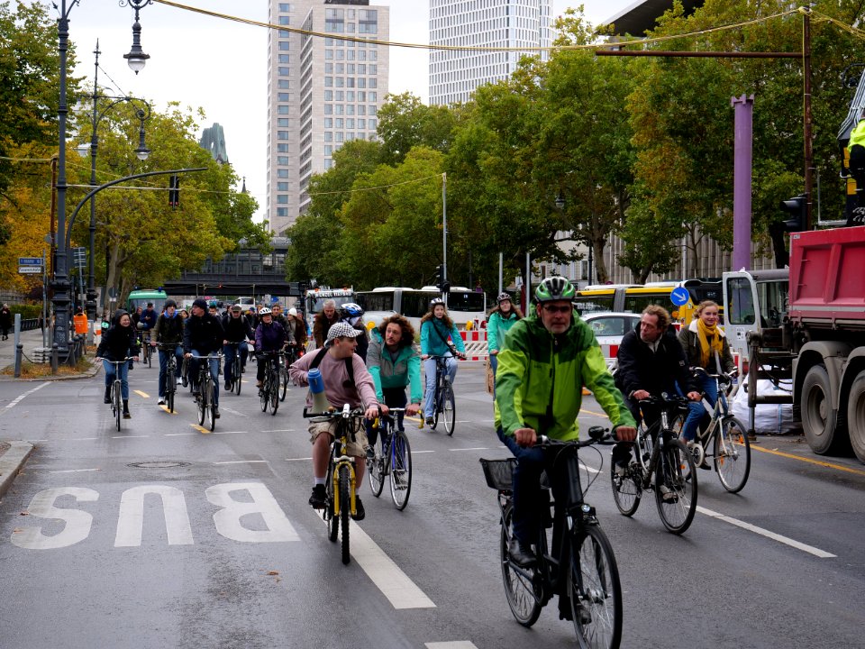 FridaysForFuture protest Berlin 11-10-2019 bicycle tour Westkreuz - Inavlidenpark 05