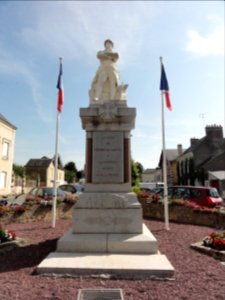 Fresnay-sur-Sarthe, monument aux morts