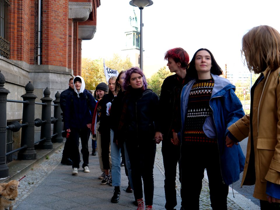 FridaysForFuture protest Berlin 11-10-2019 human chain at Rotes Rathaus 01