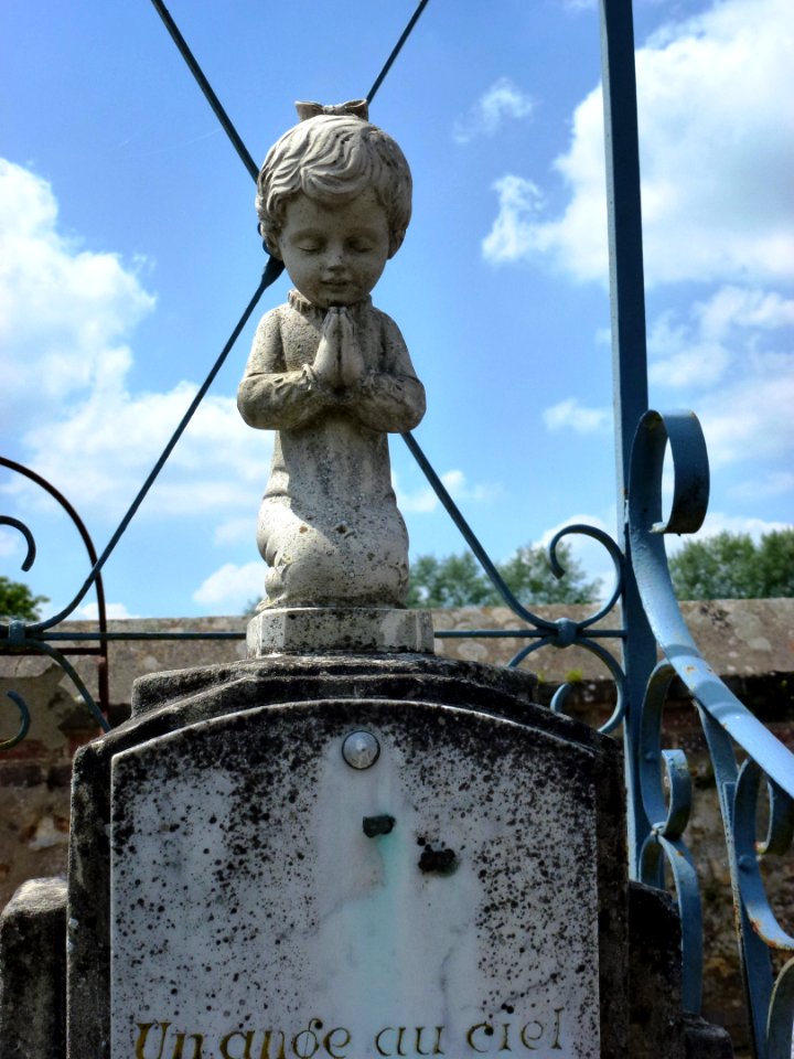 Fresne-Cauverville (Eure, Fr) tombe à Fresne, un ange au ciel