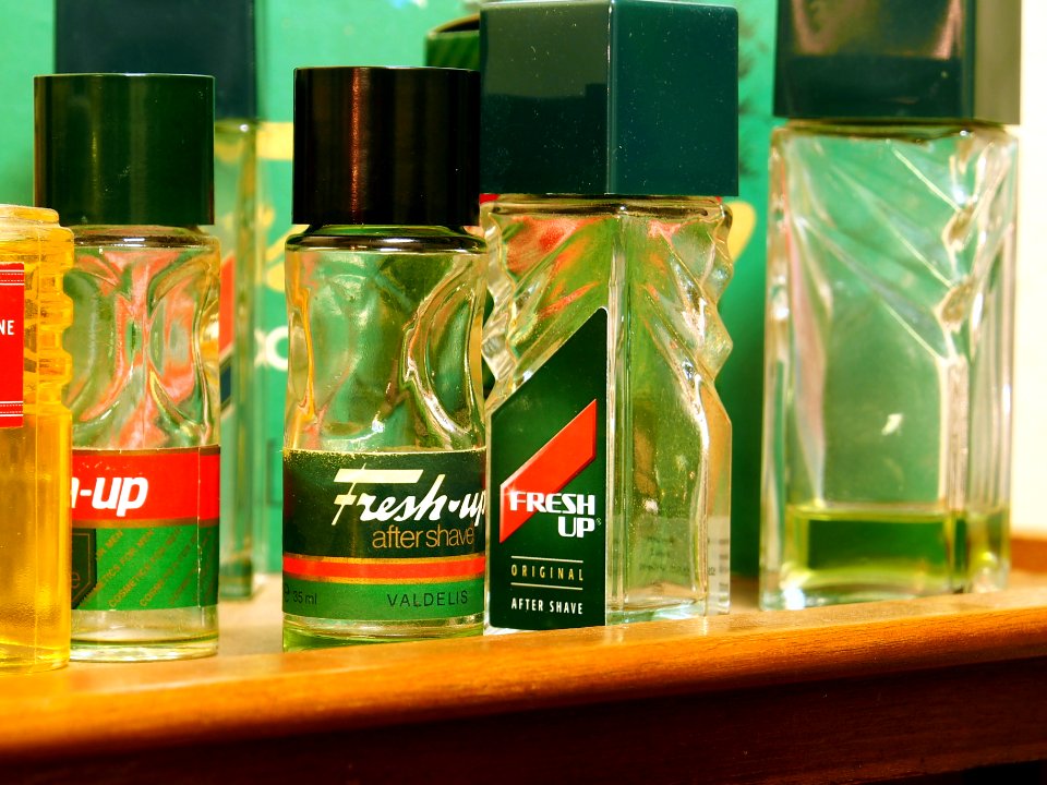 Fresh-up after shave bottles
