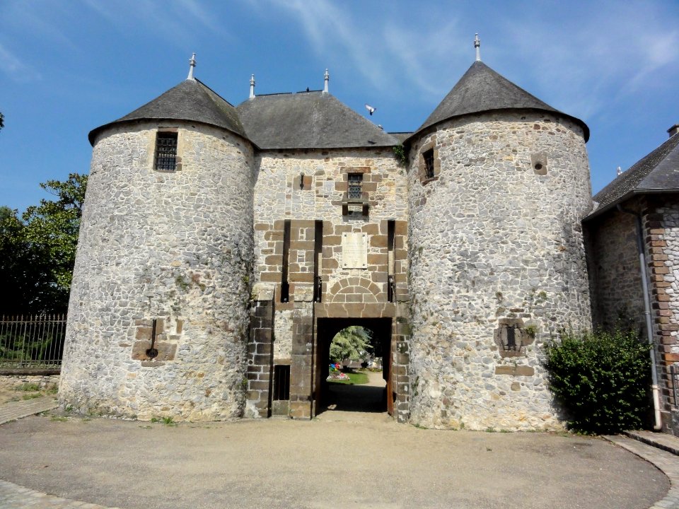 Fresnay-sur-Sarthe, château, porte