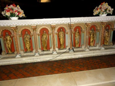 Fresnay-sur-Sarthe, église Notre-Dame, statues de 7 saints, dessous d'autel