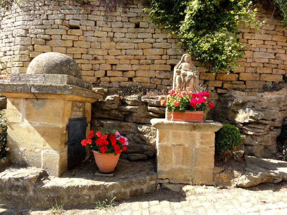 Fresnois-la-Montagne (Meurthe-et-M.) puits et piéta
