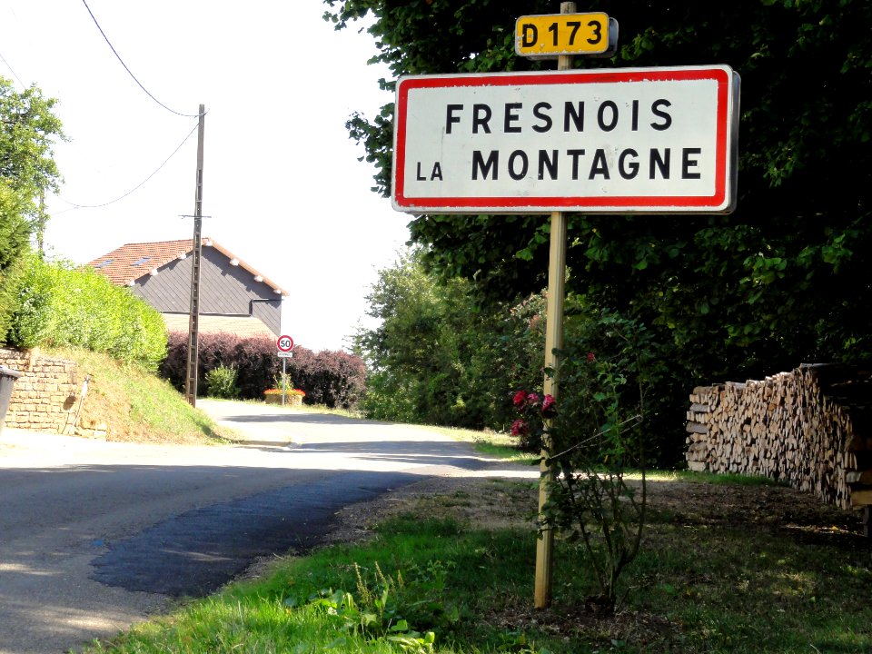 Fresnois-la-Montagne (Meurthe-et-M.) city limit sign