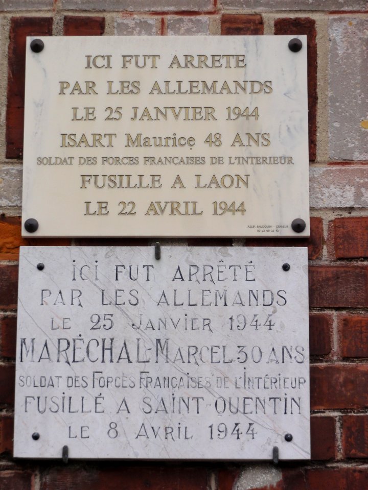 Fresnoy-le-Grand (Aisne) plaques memorial 1944 gare