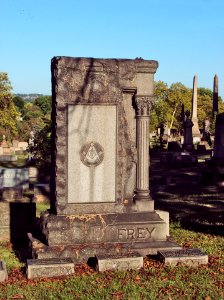 Frey Monument (about 1912), Smithfield East End Cemetery, 2015-09-14, 01