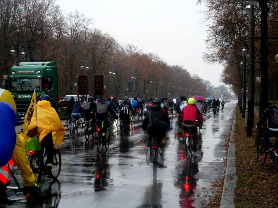 FridaysForFuture protest Berlin 06-12-2019 bicycle demonstration 25