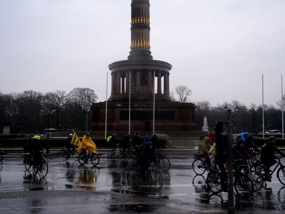 FridaysForFuture protest Berlin 06-12-2019 bicycle demonstration 24