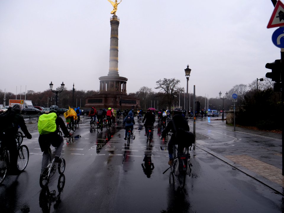 FridaysForFuture protest Berlin 06-12-2019 bicycle demonstration 18