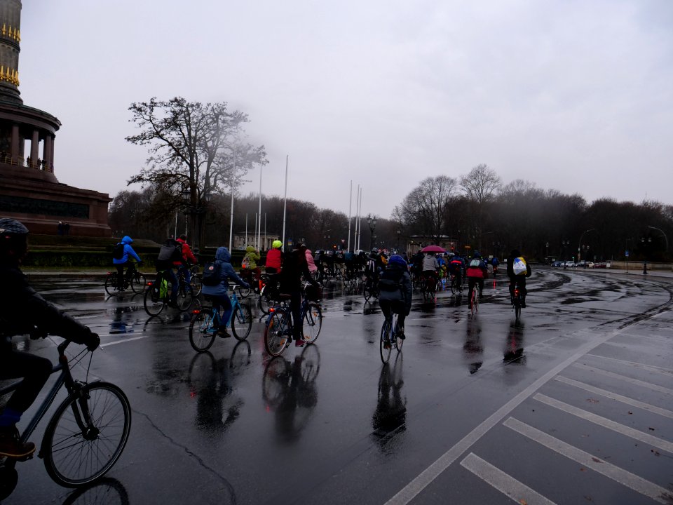 FridaysForFuture protest Berlin 06-12-2019 bicycle demonstration 19