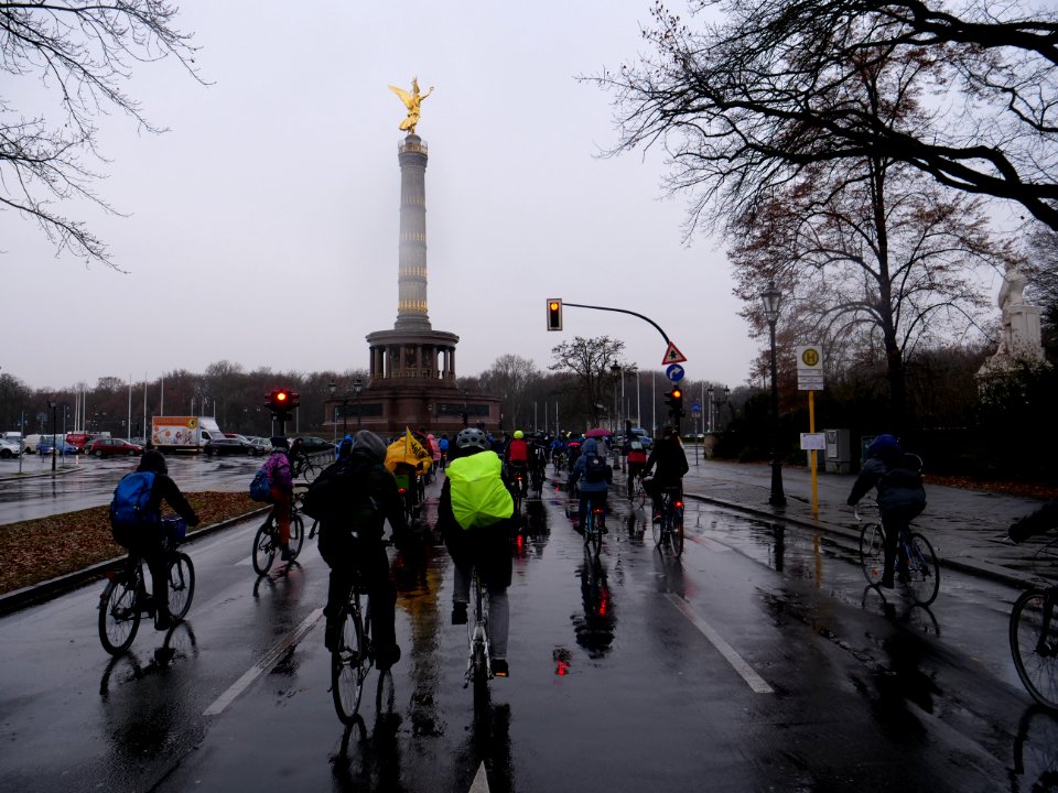 FridaysForFuture protest Berlin 06-12-2019 bicycle demonstration 17