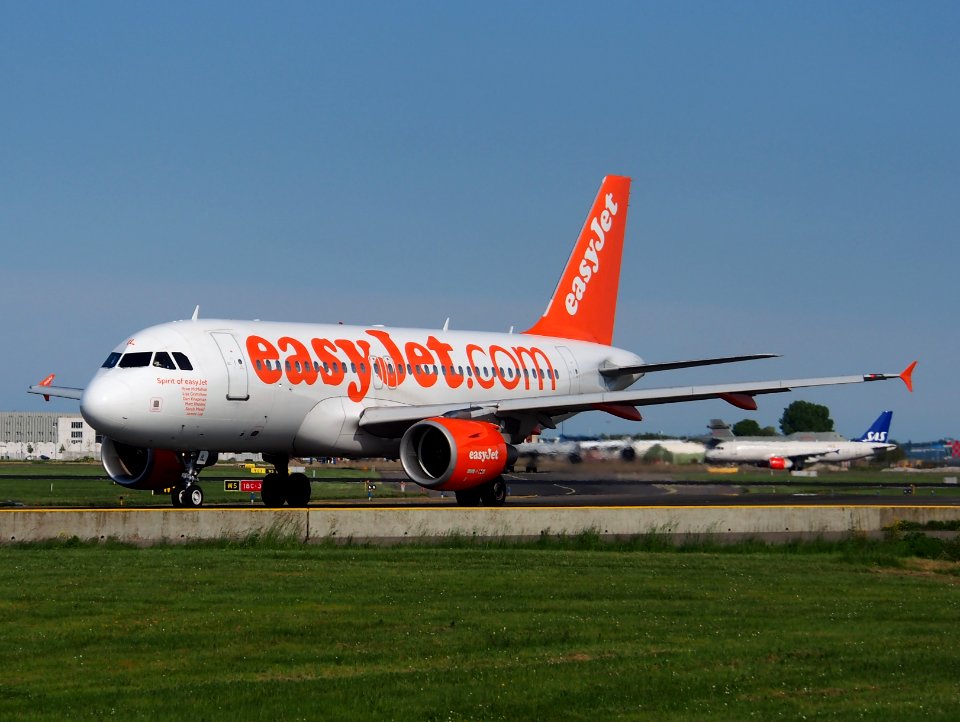 G-EZIL easyJet Airbus A319-111 taxiing at Schiphol (AMS - EHAM), The Netherlands, 18may2014, pic-1