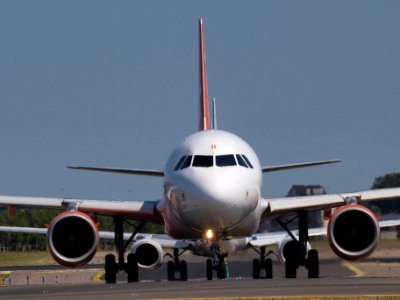 G-EZII easyJet Airbus A319-111 - cn 2471 pic1