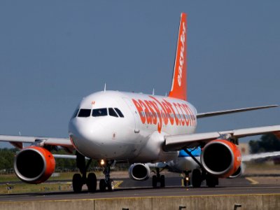 G-EZII easyJet Airbus A319-111 - cn 2471 pic2