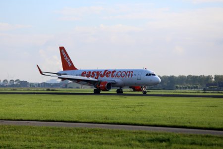 G-EZWU, EHAM 2