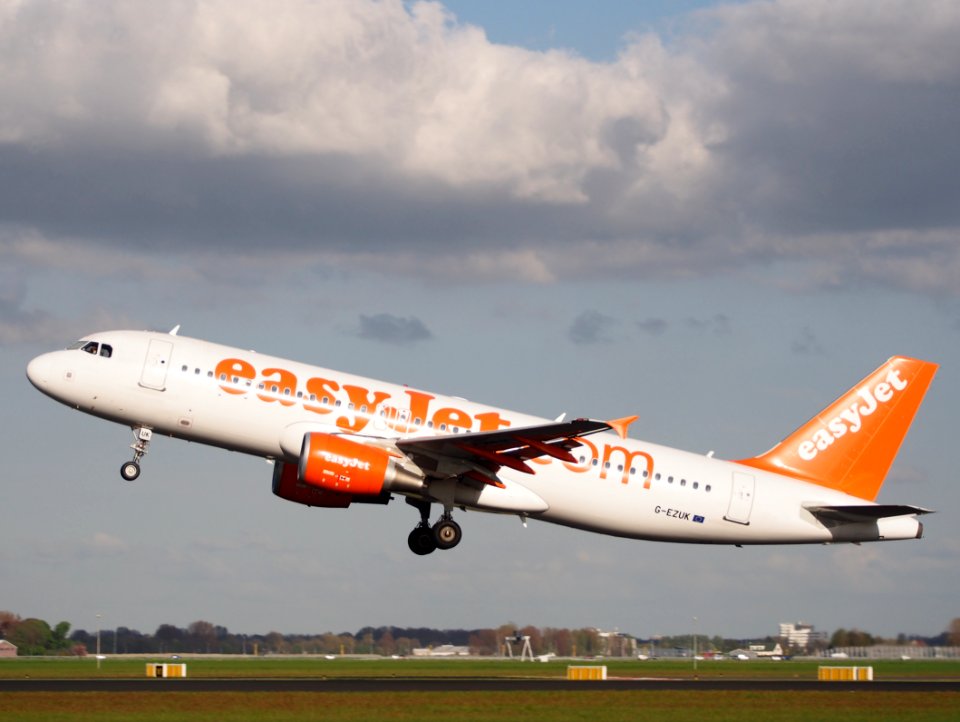 G-EZUK - Airbus A320-214 takeoff from Polderbaan, Schiphol (AMS - EHAM) at sunset, pic2