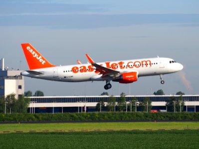 G-EZWR easyJet Airbus A320-214(WL) - cn 5981, landing at Schiphol (AMS - EHAM), The Netherlands, 16may2014, pic2