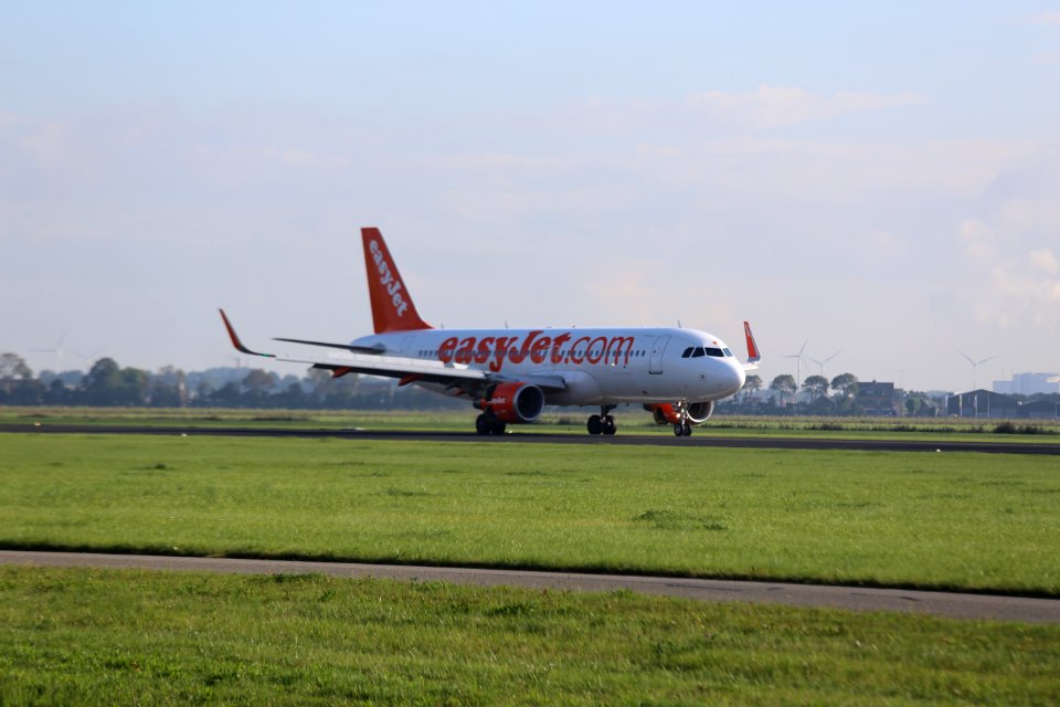 G-EZWU, EHAM