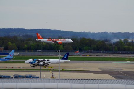 G-EZWL LGW