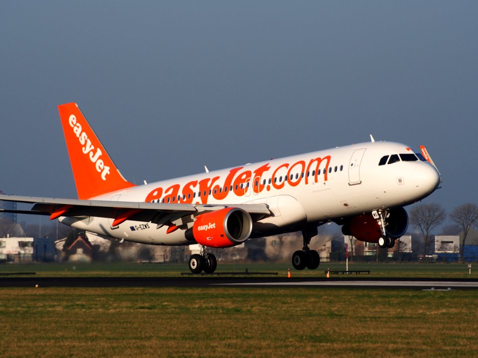 G-EZWS easyJet Airbus A320-214(WL), landing at Schiphol (AMS - EHAM), Netherlands, pic2