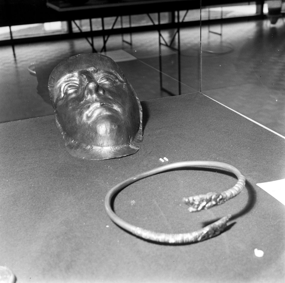 Gezichtsmasker en halssieraad, Bestanddeelnr 919-5677