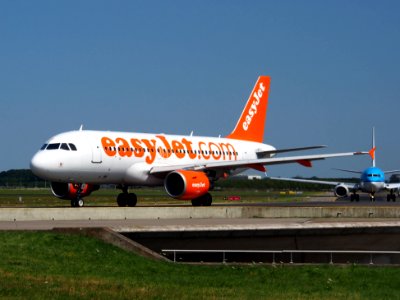 G-EZII easyJet Airbus A319-111 - cn 2471 pic3