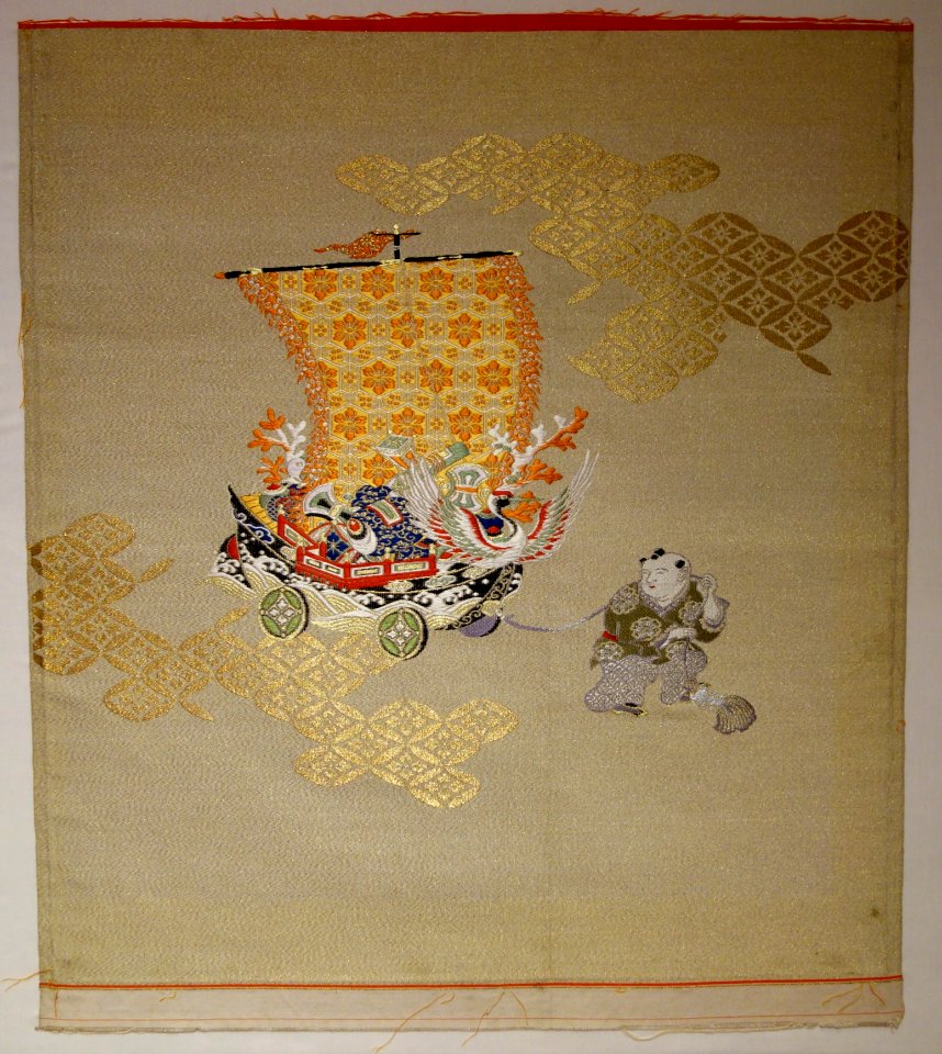 Gift cover (fukusa), Japan, view 1, late 19th century, silk, gold thread - Textile Museum of Canada - DSC00881