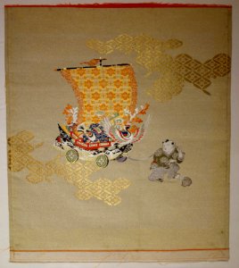 Gift cover (fukusa), Japan, view 1, late 19th century, silk, gold thread - Textile Museum of Canada - DSC00881