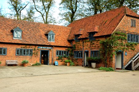 Gift-Shop-Hatfield-House-20051105-023