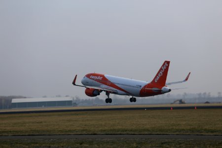 G-EZOM EHAM 3
