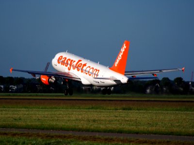 G-EZMH easyJet Airbus A319-111 takeoff from Schiphol (AMS - EHAM), The Netherlands, 11june2014, pic-3