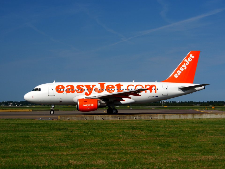 G-EZIJ easyJet Airbus A319-111 pic2