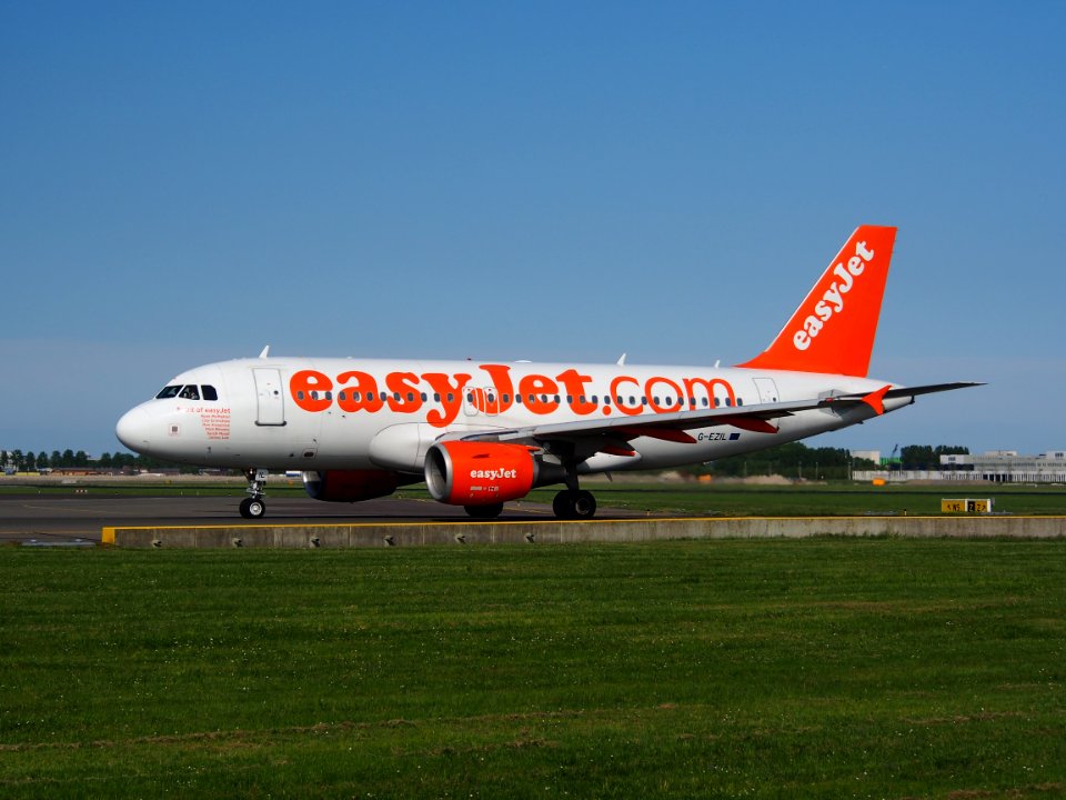 G-EZIL easyJet Airbus A319-111 taxiing at Schiphol (AMS - EHAM), The Netherlands, 18may2014, pic-2