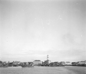 Gezicht vanuit zee op Georgetown, Penang, Bestanddeelnr 255-6751