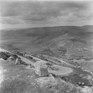 Gezicht vanaf de Taborberg in Galilea op een van de toegangswegen tot de top van, Bestanddeelnr 255-0910