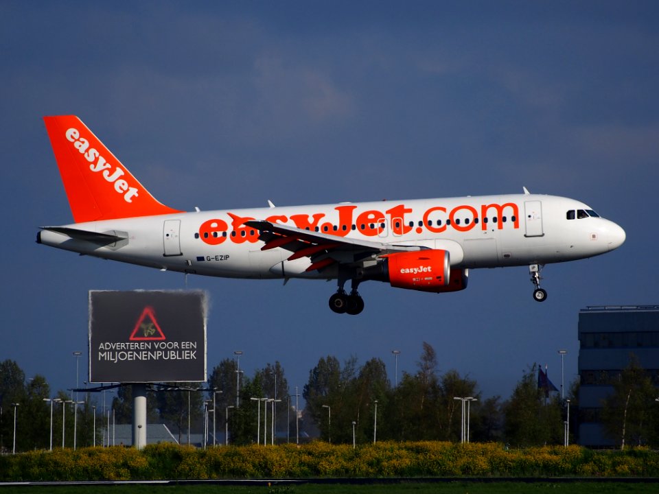 G-EZIP landing at Schiphol (AMS - EHAM), The Netherlands, pic2