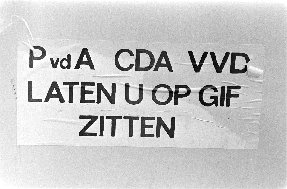 Gifwijk, Merwedepolder, Dordrecht tekst PvdA, CDA, VVD laten u op gif zitten, Bestanddeelnr 932-2173