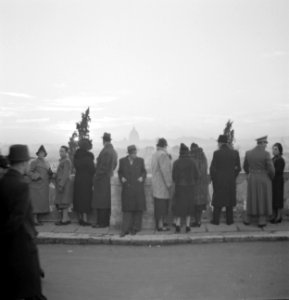Gezicht vanaf Pincio op de zonsondergang met in het midden de Sint-Pietersbasili, Bestanddeelnr 191-1273