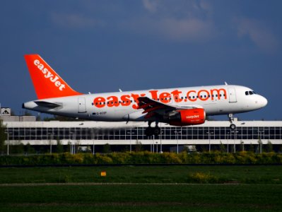 G-EZIP landing at Schiphol (AMS - EHAM), The Netherlands, pic3