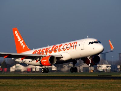G-EZWS easyJet Airbus A320-214(WL), landing at Schiphol (AMS - EHAM), Netherlands, pic1 photo